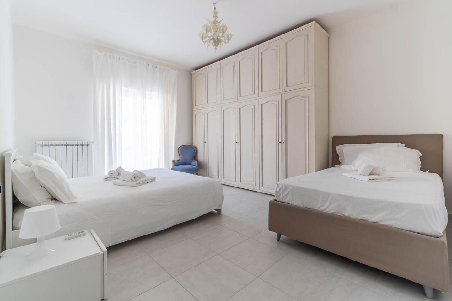 Dimora Manzoni - Bari Center Appartement Buitenkant foto